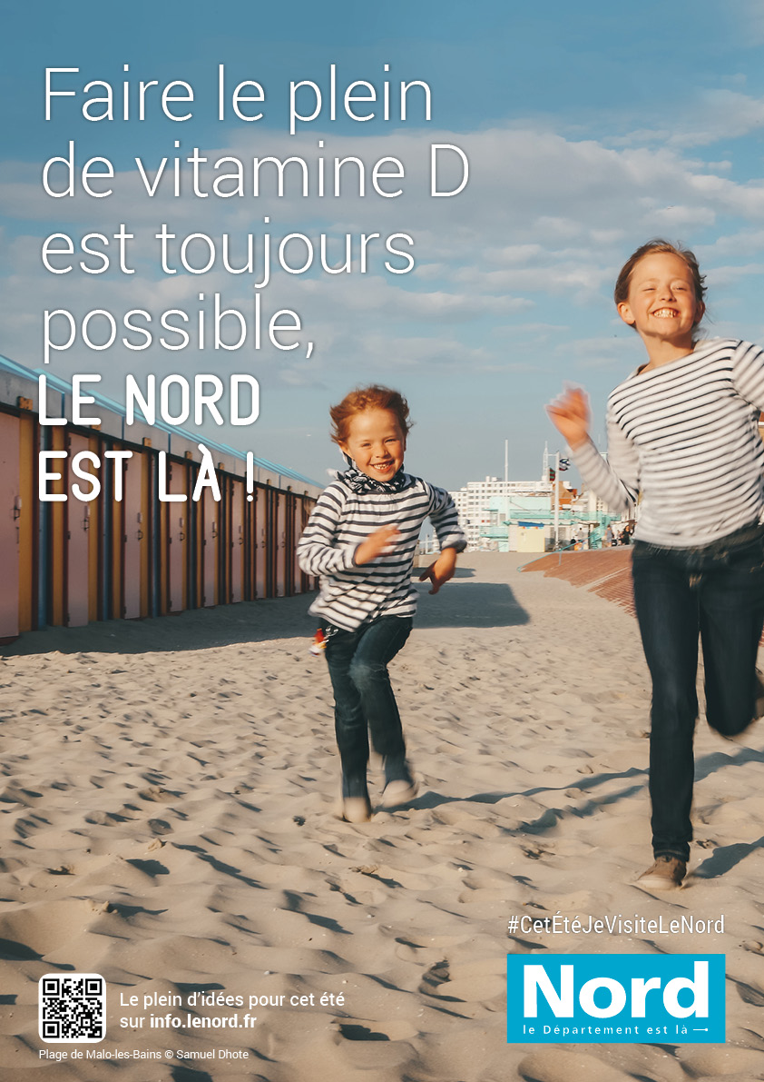 tourisme dans le Nord. plage de malo les bains, enfants courant sur la plage